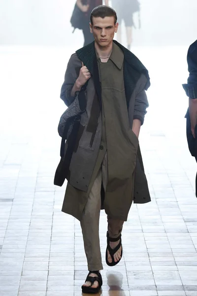 Look 4